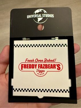 Universal Halloween Horror Nights HHN Five Nights Freddys Pizza Box Holder Pin